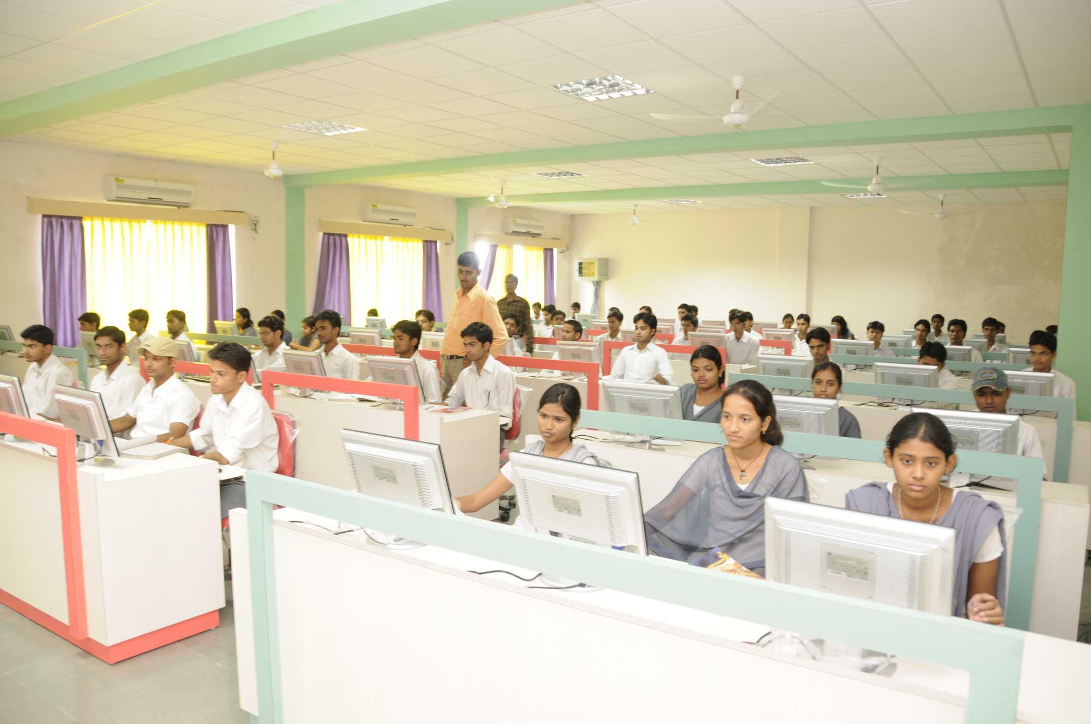 Technocrats Group of Institutions Bhopal Computer Lab photo 26